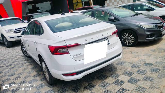 https://images10.gaadi.com/usedcar_image/4641730/original/processed_56c787c097f8a45e5c67ec9e3d61ed00.jpg?imwidth=6402