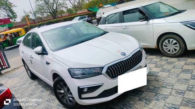https://images10.gaadi.com/usedcar_image/4641730/original/processed_8a4024459d1b921c7ab37927d13766a6.jpg?imwidth=6400