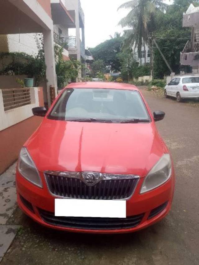 https://images10.gaadi.com/usedcar_image/4641733/original/processed_4f6ab85d-1bbe-492c-9686-68bcb1952135.jpg?imwidth=6400