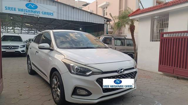 https://images10.gaadi.com/usedcar_image/4641748/original/processed_bd62162198d132867e2a985c64bc3591.jpeg?imwidth=6400