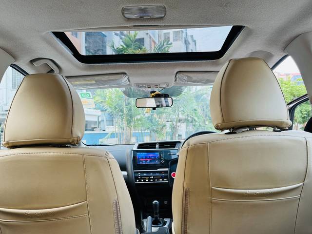 https://images10.gaadi.com/usedcar_image/4641806/original/2133425ae9bafba0d520de8cbc3a1a1d.jpg?imwidth=6402