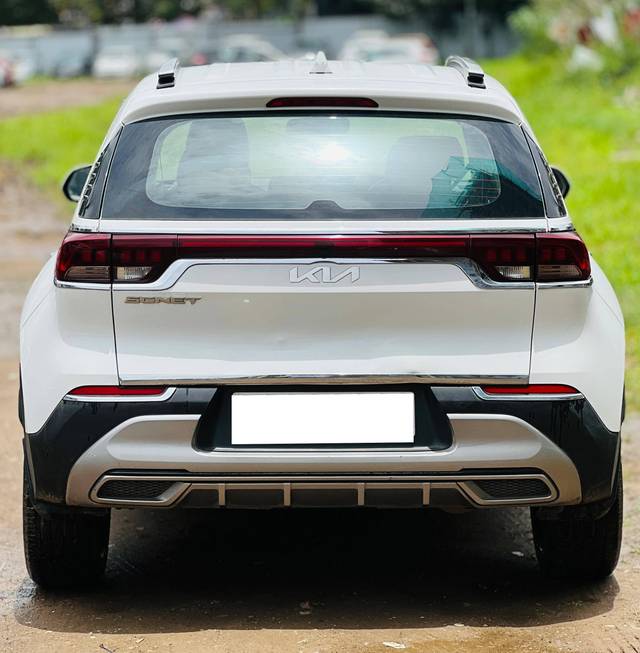 https://images10.gaadi.com/usedcar_image/4641808/original/processed_5d110a44-484a-40de-89cd-5e74926bd46a.jpg?imwidth=6402