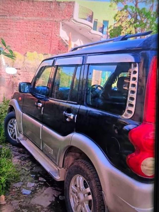 https://images10.gaadi.com/usedcar_image/4641820/original/processed_af901305-c524-4b71-874a-7b8a0bb1e418.jpg?imwidth=6400
