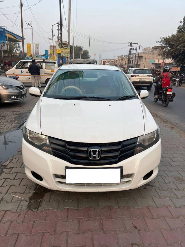https://images10.gaadi.com/usedcar_image/4641850/original/processed_6b8fa9d7ed641c3a203226bd86d84622.jpg?imwidth=6400