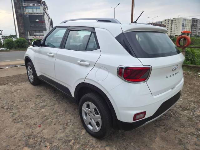 https://images10.gaadi.com/usedcar_image/4641859/original/processed_c770895a-c0ab-48ae-94b3-8d274c70fa94.jpg?imwidth=6402
