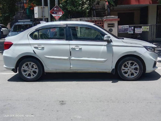https://images10.gaadi.com/usedcar_image/4641861/original/processed_86b36fbb7cef71c697116f4ccfb4cd5f.png?imwidth=6401