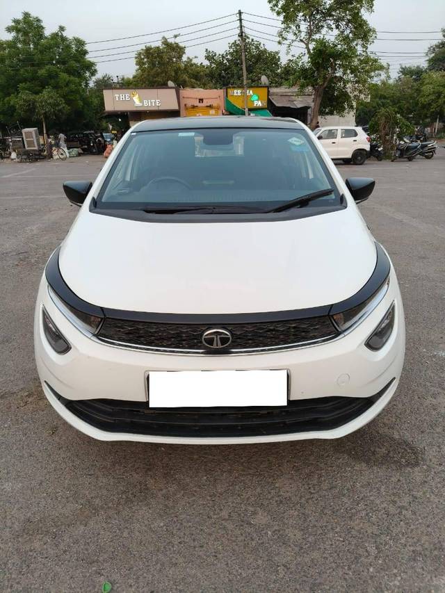 https://images10.gaadi.com/usedcar_image/4641869/original/processed_1735f3324d5c3a434e4397dafbb6f3af.jpg?imwidth=6400