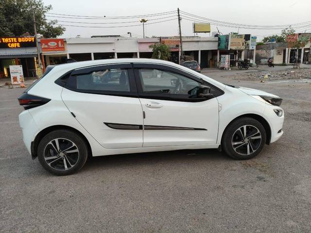 https://images10.gaadi.com/usedcar_image/4641869/original/processed_8ab68afc55432128ee10deb584f518d3.jpg?imwidth=6401