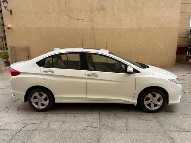 https://images10.gaadi.com/usedcar_image/4641873/original/bae41173185263d56c67865e6ec48be1.jpg?imwidth=6401