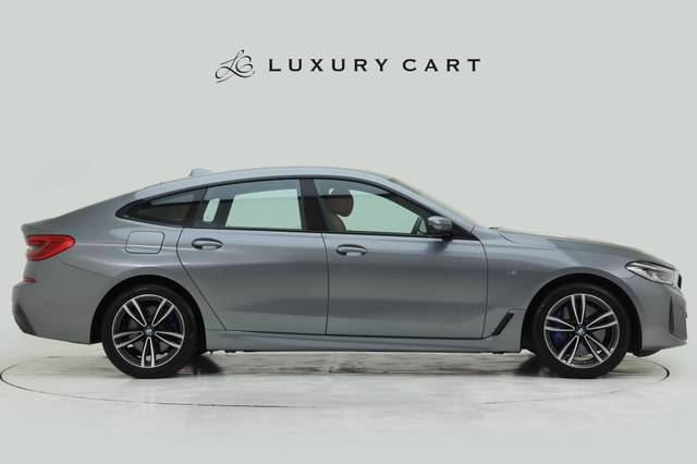 https://images10.gaadi.com/usedcar_image/4641964/original/processed_8817b0fa4e9b65108f6b33995cfae587.jpg?imwidth=6401