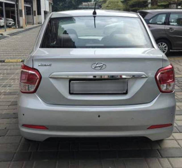 https://images10.gaadi.com/usedcar_image/4641980/original/processed_b3557e31f7a1bb16fd1aef998a98439a.png?imwidth=6402