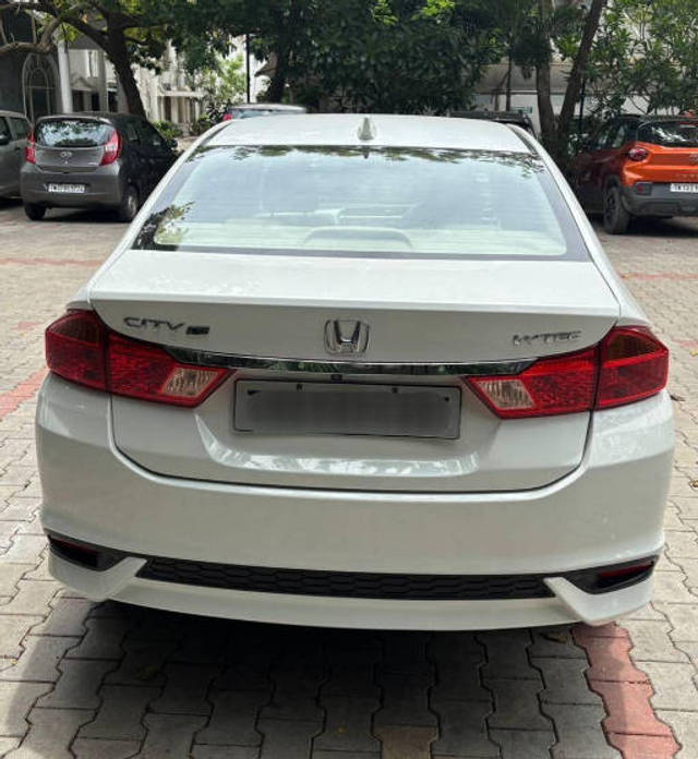 https://images10.gaadi.com/usedcar_image/4642001/original/processed_4fd63d4507c19fddc98cc1c823f7c6ac.png?imwidth=6401