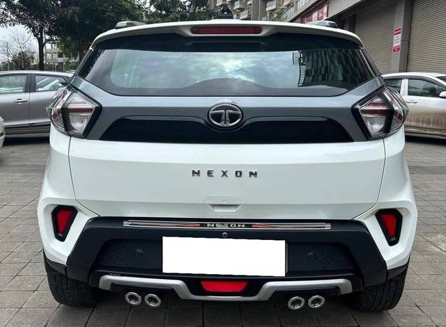 https://images10.gaadi.com/usedcar_image/4642019/original/processed_50649682a88974236fd2a44cdb90ee97.jpg?imwidth=6402