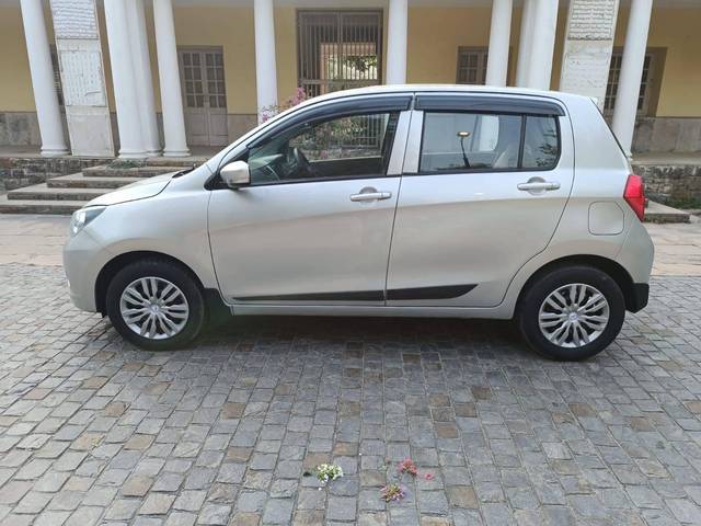 https://images10.gaadi.com/usedcar_image/4642038/original/processed_c41b8c31-8554-47e0-ac27-f673e145a5b0.jpg?imwidth=6401