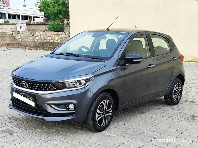 https://images10.gaadi.com/usedcar_image/4642040/original/processed_9fc01ff7172c77e793435b8cc639a357.jpg?imwidth=6400