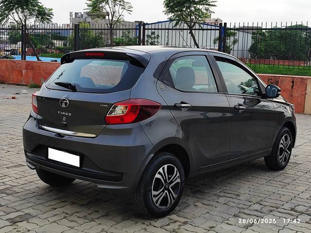 https://images10.gaadi.com/usedcar_image/4642040/original/processed_d05c74894a938167e67f2be0fad507b4.jpg?imwidth=6401
