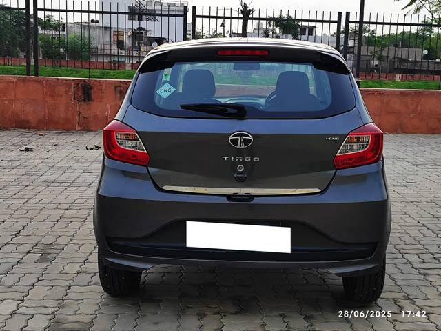 https://images10.gaadi.com/usedcar_image/4642040/original/processed_f645ec3c426ed5fd1059da5edce74460.jpg?imwidth=6402