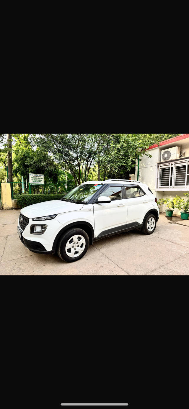 https://images10.gaadi.com/usedcar_image/4642090/original/processed_ae7b55aa-de0a-432f-b21d-fd4f74e65dd5.png?imwidth=6401