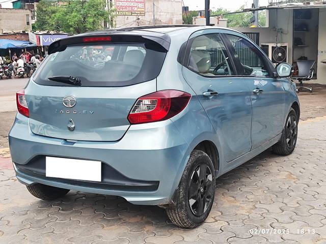 https://images10.gaadi.com/usedcar_image/4642104/original/processed_d75691fad1d279fca5394554b886de37.jpg?imwidth=6401