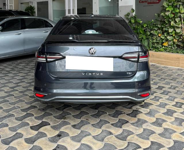 https://images10.gaadi.com/usedcar_image/4642117/original/processed_c4095f7e6cffafceaf17f5f1fda65596.jpg?imwidth=6401