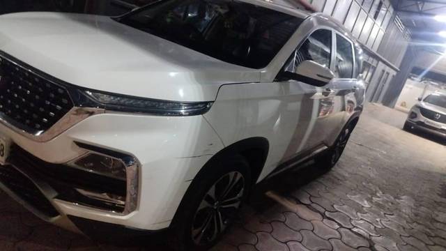 https://images10.gaadi.com/usedcar_image/4642121/original/processed_baf682fe-0536-4734-8848-ddd78bb014f3.jpg?imwidth=6400