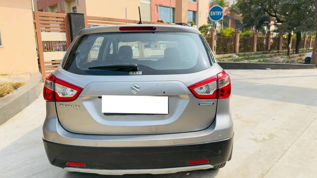 https://images10.gaadi.com/usedcar_image/4642123/original/processed_f36e5fb213c7d4c832f2240a92406d3d.jpg?imwidth=6402