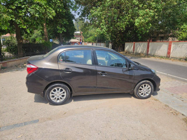 https://images10.gaadi.com/usedcar_image/4642126/original/3e97a9e3d303e73ca079f3575898bbc7.png?imwidth=6402