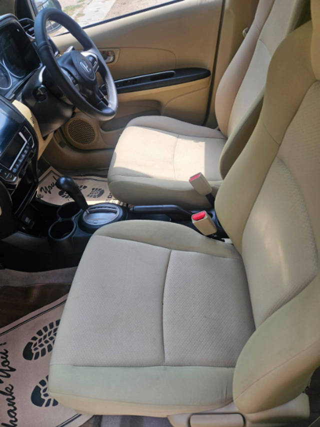 https://images10.gaadi.com/usedcar_image/4642126/original/ead2bc0f5cae03dc62ae07c0e9c6ed95.png?imwidth=6401