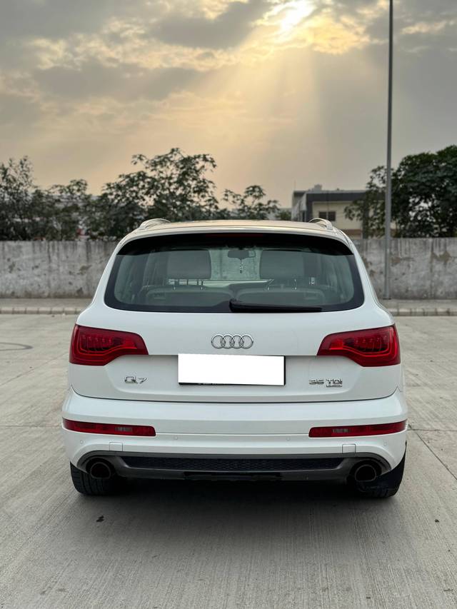 https://images10.gaadi.com/usedcar_image/4642131/original/processed_d0f625cb2224ef18da4905242e8c755b.jpg?imwidth=6401