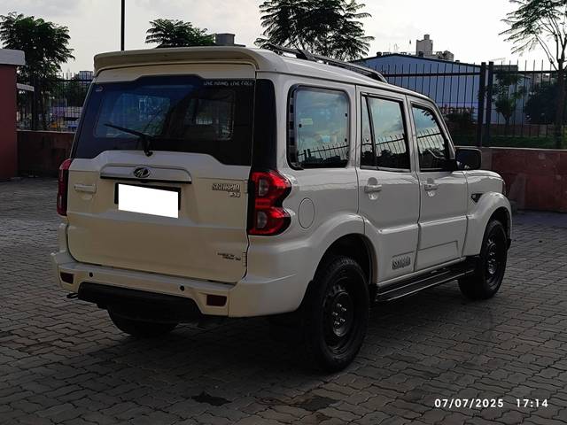 https://images10.gaadi.com/usedcar_image/4642158/original/processed_7ba96916fb906c3f2930bd1e667404e2.jpg?imwidth=6401