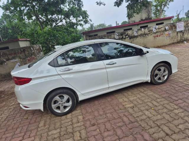 https://images10.gaadi.com/usedcar_image/4642230/original/processed_a468e6ab-377f-4086-8c91-07daa6b849e2.jpg?imwidth=6400
