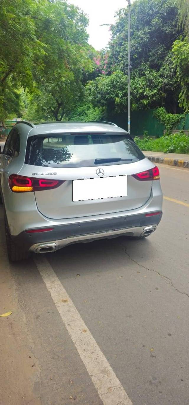 https://images10.gaadi.com/usedcar_image/4642249/original/processed_b6fce33486604689915855cd9fbcea13.jpg?imwidth=6402