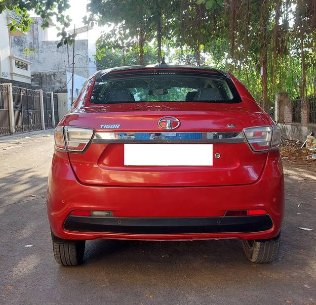 https://images10.gaadi.com/usedcar_image/4642257/original/processed_b6c0c8bf6ddaf68fd0018b04b57c9acb.jpg?imwidth=6402