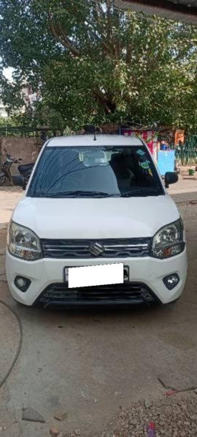 https://images10.gaadi.com/usedcar_image/4642263/original/processed_d735dc32-bf8f-4a6e-8bb7-bbad90bd7f36.jpg?imwidth=6400