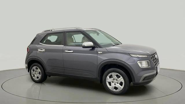 https://images10.gaadi.com/usedcar_image/4642264/original/28c1b07bfb67b8e1684d8a9c9bbbe4fb.jpg?imwidth=6400