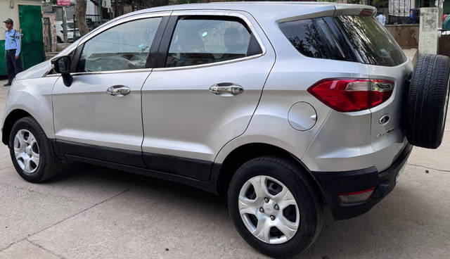 https://images10.gaadi.com/usedcar_image/4642265/original/processed_636ac68a-279f-4693-9671-8f0b99a3beb2.png?imwidth=6401