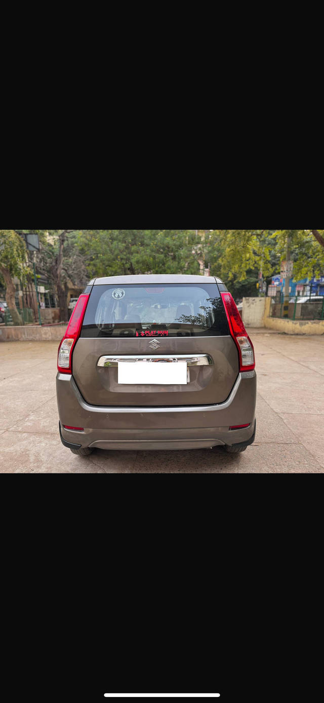 https://images10.gaadi.com/usedcar_image/4642268/original/processed_9414138e-c54c-4d18-a6e1-63c509e042a5.png?imwidth=6401