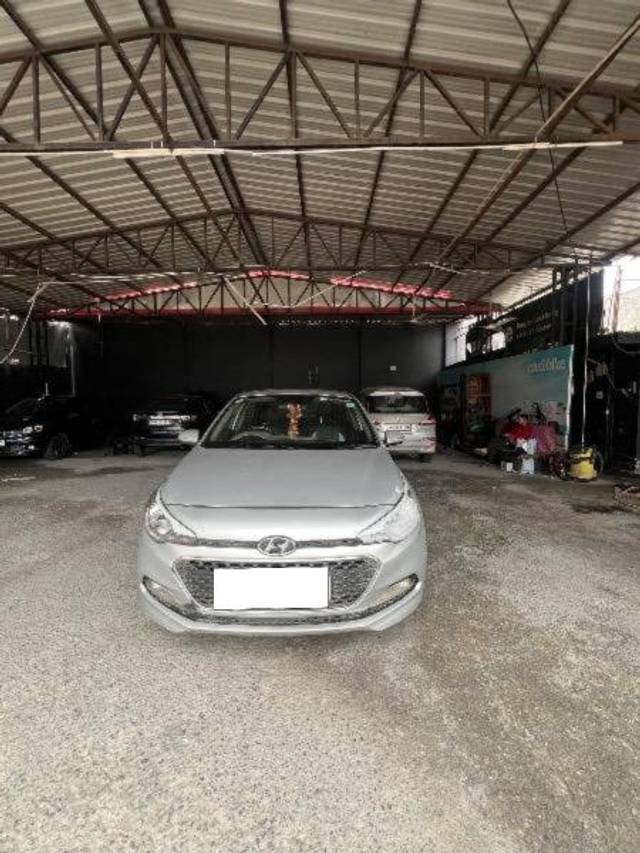 https://images10.gaadi.com/usedcar_image/4642271/original/processed_646ff2c7-a232-4633-bbd7-a7faf5dfbe99.jpeg?imwidth=6400