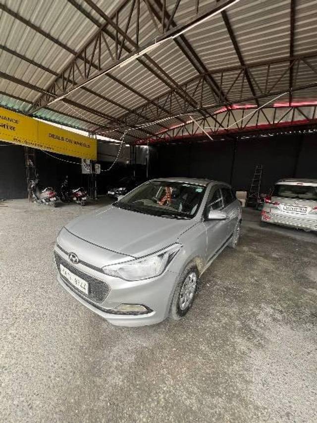 https://images10.gaadi.com/usedcar_image/4642271/original/processed_dff72be8-3ca0-4f81-a39f-133819ffe5dc.jpeg?imwidth=6402