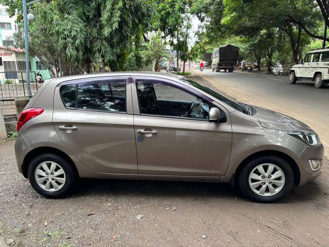 https://images10.gaadi.com/usedcar_image/4642290/original/processed_f26f12da42cf6e13058574251fc9abb1.jpg?imwidth=6401