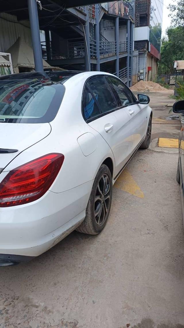 https://images10.gaadi.com/usedcar_image/4642315/original/processed_be10ca39afc3ad124d292ac139be3bc3.jpg?imwidth=6401