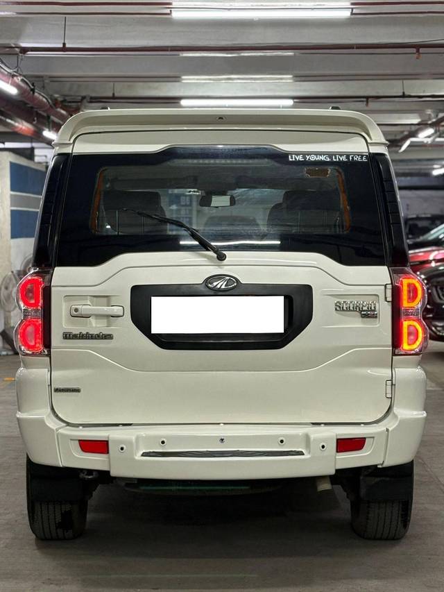 https://images10.gaadi.com/usedcar_image/4642324/original/processed_c51020bac7bbbf3db53cad55b925b59c.jpg?imwidth=6401
