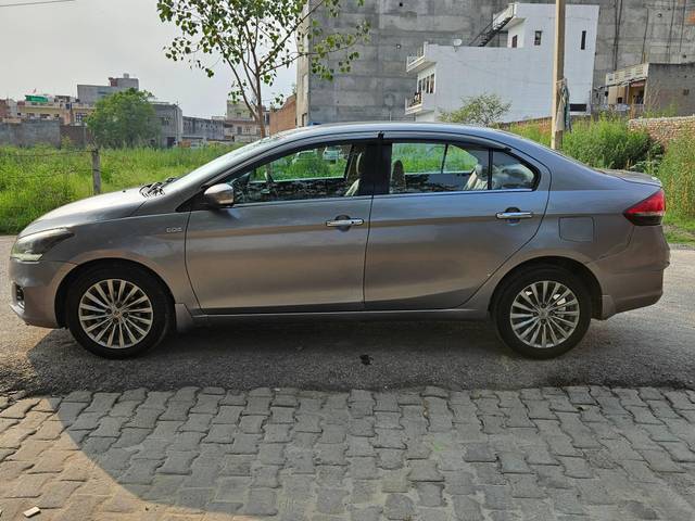 https://images10.gaadi.com/usedcar_image/4642329/original/processed_529bef83-eb15-4af5-a97a-cc8302a53676.jpg?imwidth=6402