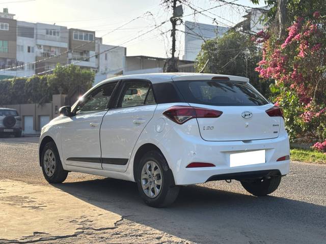 https://images10.gaadi.com/usedcar_image/4642340/original/processed_ce8300c908dc556c035e05176293c673.jpg?imwidth=6401