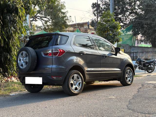 https://images10.gaadi.com/usedcar_image/4642390/original/processed_ef4ab132d564037a7e203c4bd61b79b7.jpg?imwidth=6402