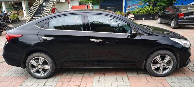 https://images10.gaadi.com/usedcar_image/4642403/original/processed_962e985cb17b1a2bfea892bd1c043b26.jpg?imwidth=6401