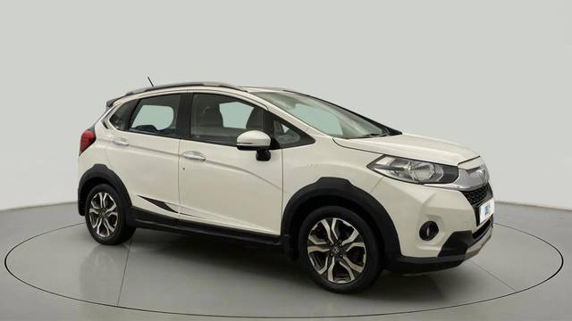 https://images10.gaadi.com/usedcar_image/4642411/original/fb8eb26c05e0822dd8b70687f066ffa0.jpg?imwidth=6400