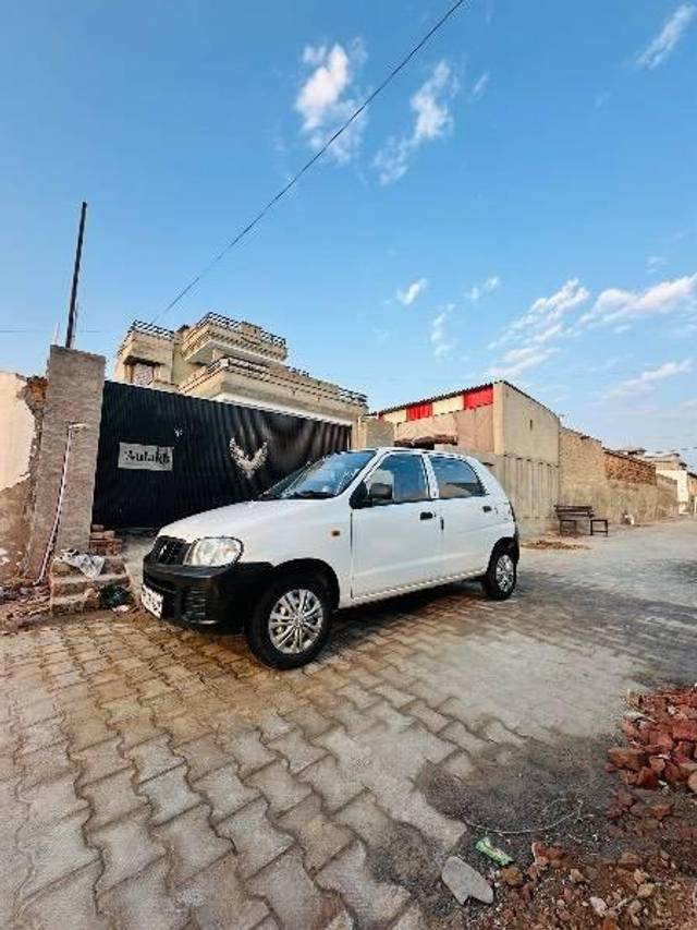 https://images10.gaadi.com/usedcar_image/4642413/original/processed_fd7b0e37-31d9-419b-889c-a90cef6b2733.jpeg?imwidth=6400