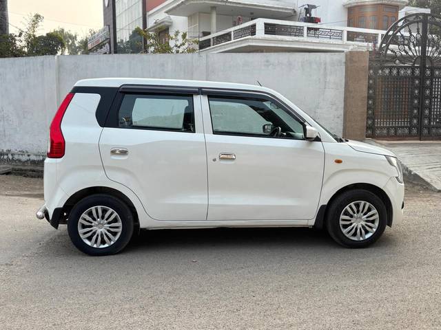 https://images10.gaadi.com/usedcar_image/4642414/original/c180e47f0ea47b0af9f45d5997c3f4a3.jpg?imwidth=6401