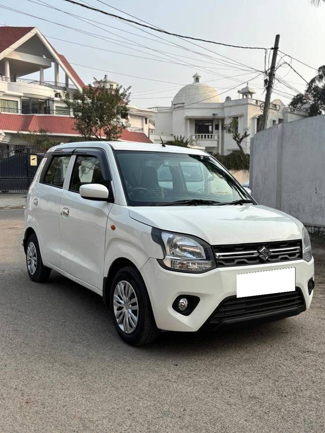 https://images10.gaadi.com/usedcar_image/4642414/original/processed_5bf5c0781d7668d4f3cb457674974232.jpg?imwidth=6400